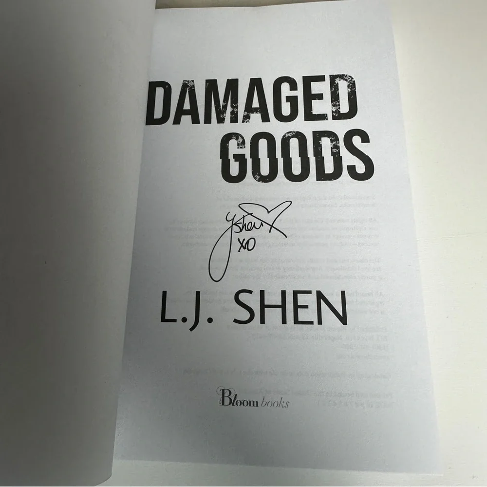 Probably Smut Damaged Goods by L.J. Shen signed by author special edition - Picture 3 of 4